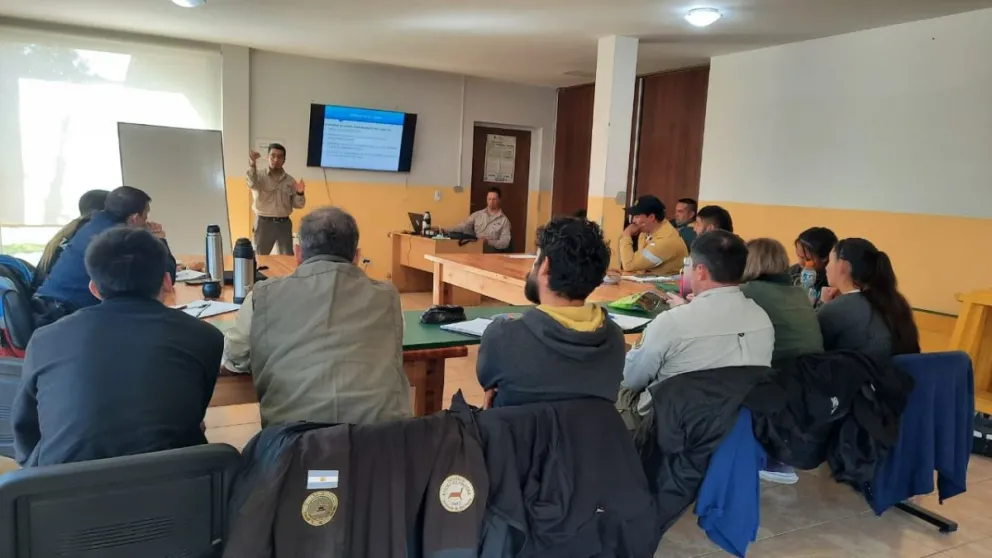 Efectivos policiales se capacitaron en Bariloche en combate de incendios forestales