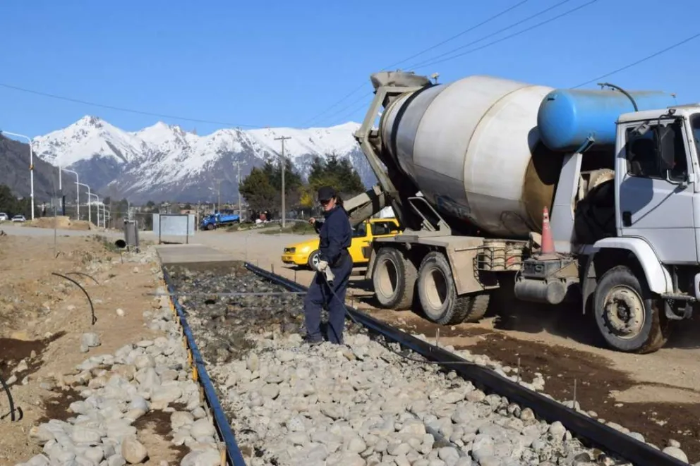 Colectora de Juan Herman: avanza la construcción de la nueva senda de hormigón