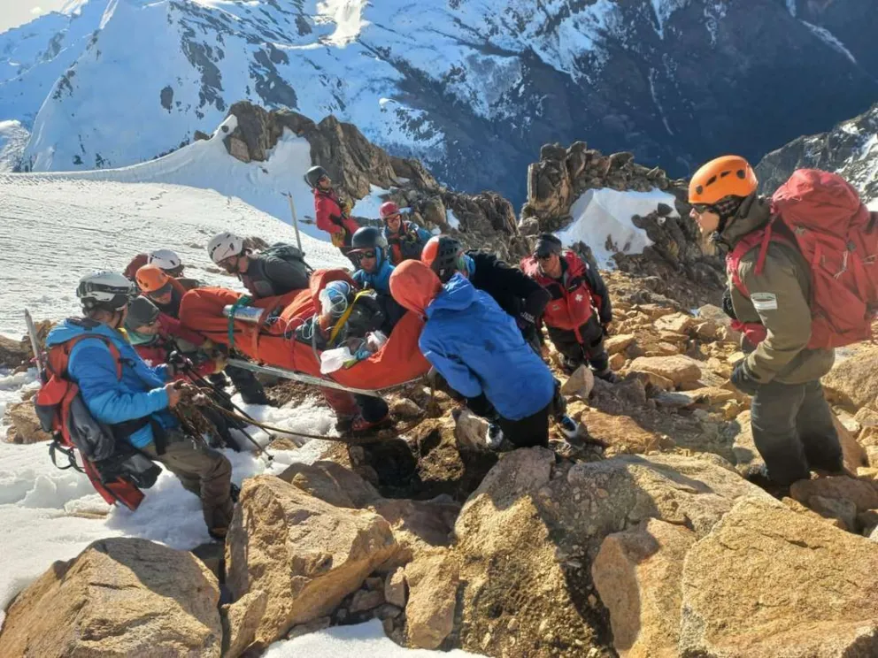 Se lesionó haciendo snowboard y debió ser asistido
