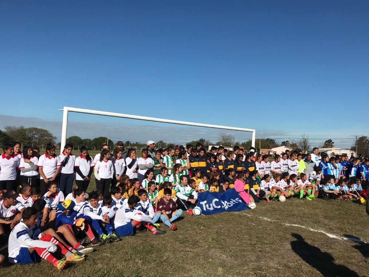 Cortés se reunió con TyC Sports para llevar adelante el programa social "Jugando es Mejor"