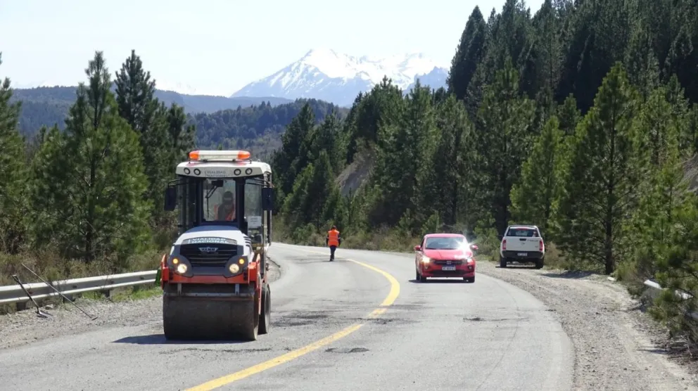 Ruta 40: comenzaron las tareas de bacheo en caliente entre Bariloche y El Bolsón