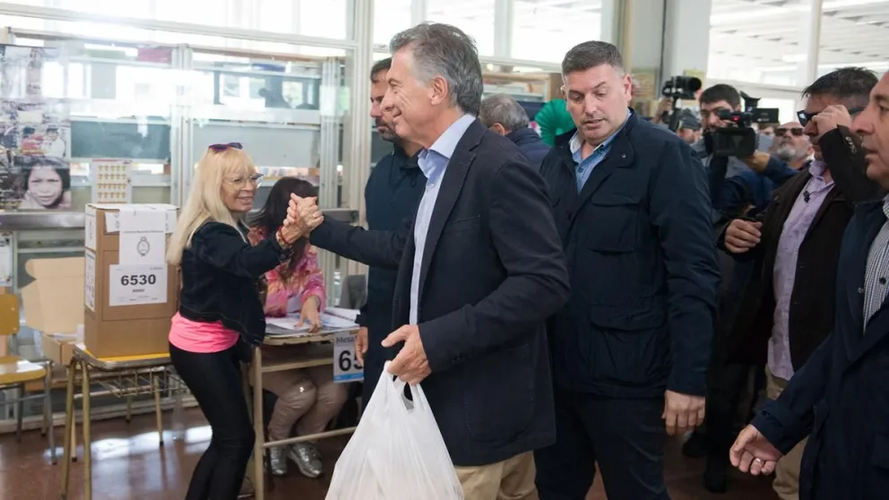 Mauricio Macri votó en Palermo y dijo que observa un escenario de balotaje