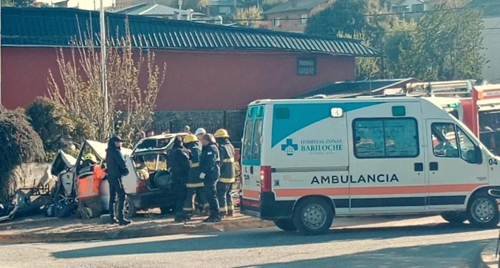 Trasladaron a una madre con sus dos hijas tras un violento choque en Beschtedt y Brown