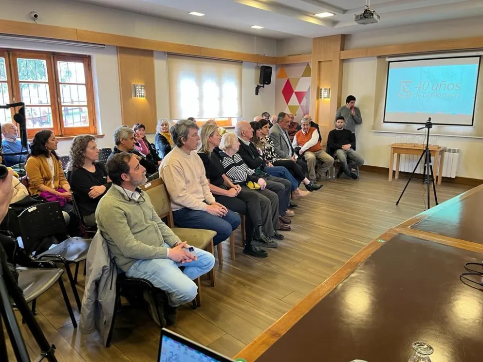 Emotivo homenaje a los integrantes del primer Concejo Deliberante luego de la dictadura