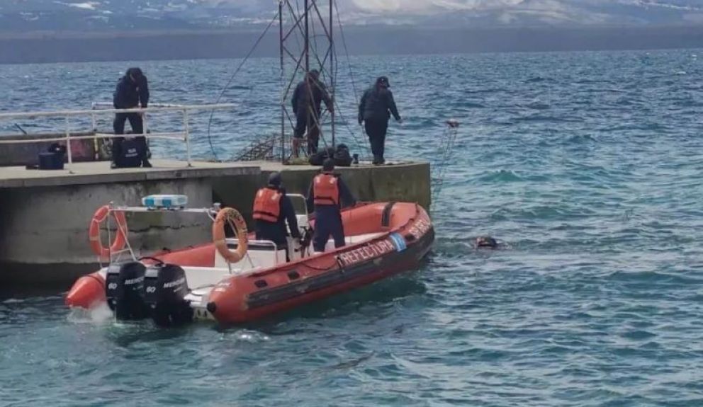 Prefectura salvó la vida de una mujer que cayó al agua en el Puerto San Carlos