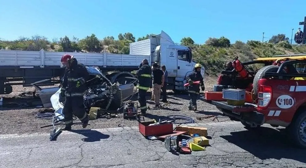 Una mujer que viajaba a Bariloche falleció en un choque frontal en Catriel