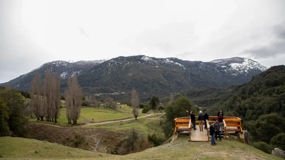 El Manso: el turismo se desarrolla cada vez más con base en la obra pública