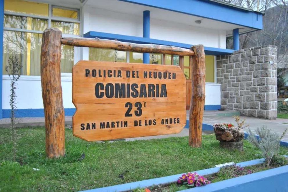 San Martín de los Andes: Investigan la muerte de una mujer hallada al costado de un arroyo