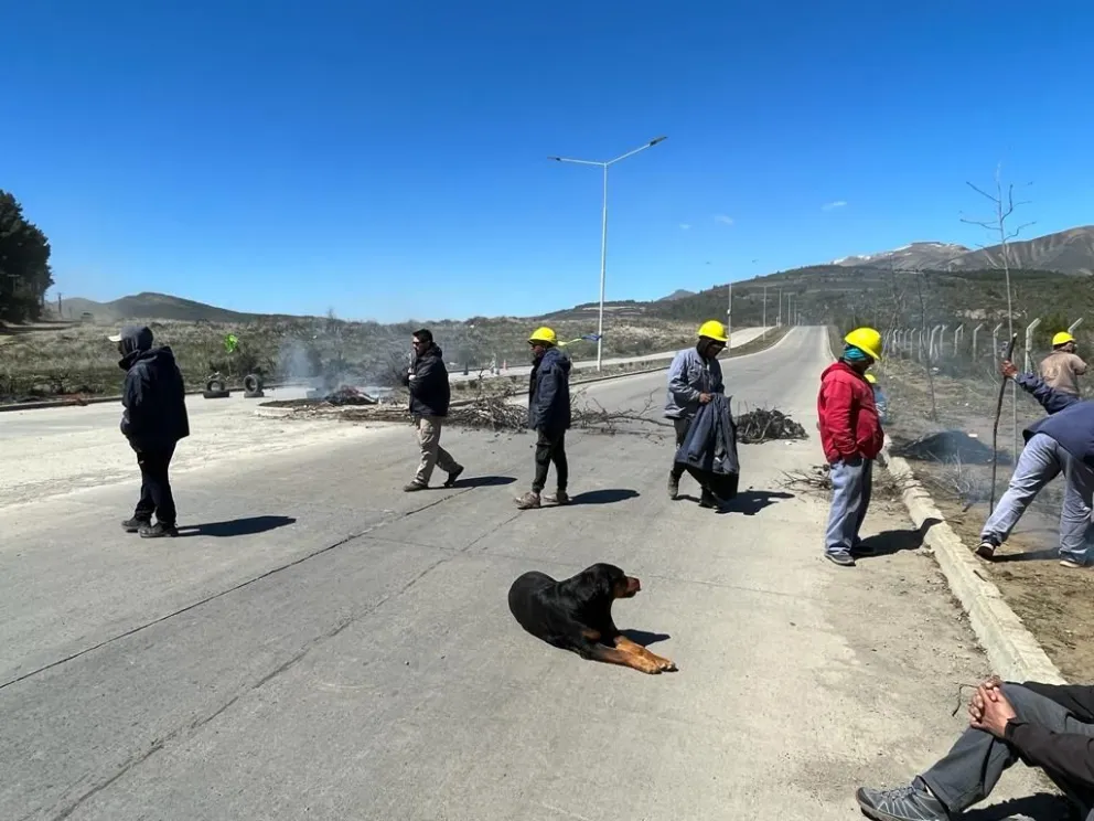Obreros de la construcción reclamaron en Moreno y en Esandi