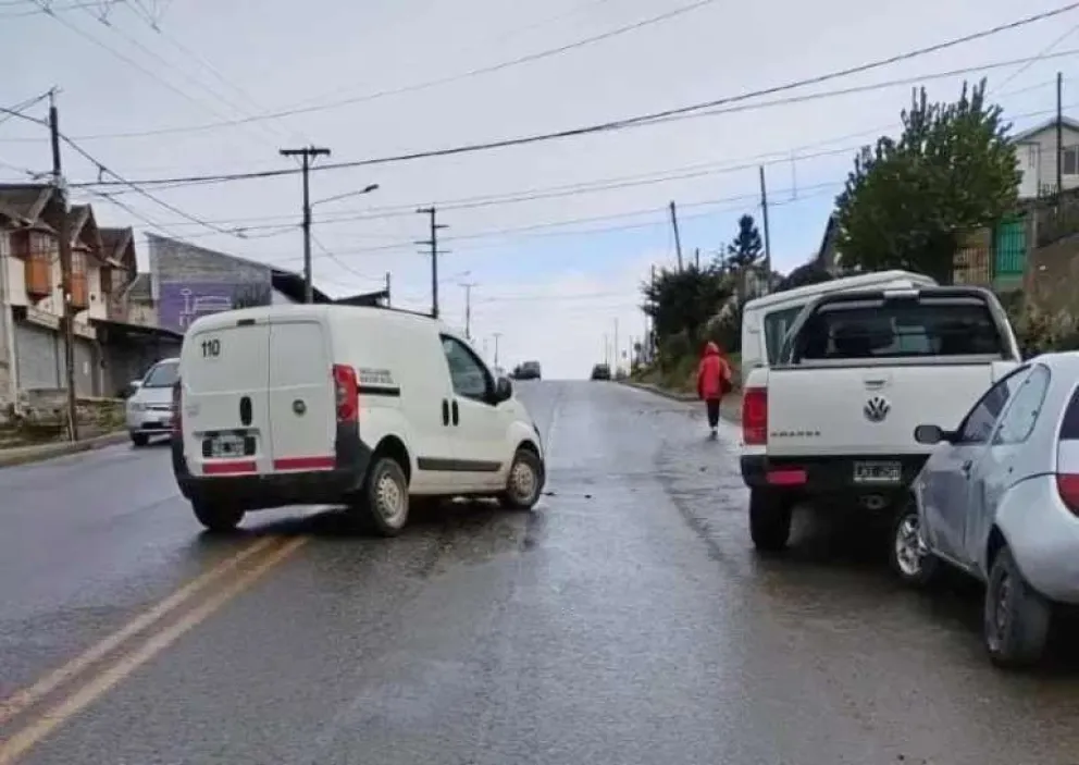 Conductor colisionó a tres autos que estaban estacionados en calle Beschtedt