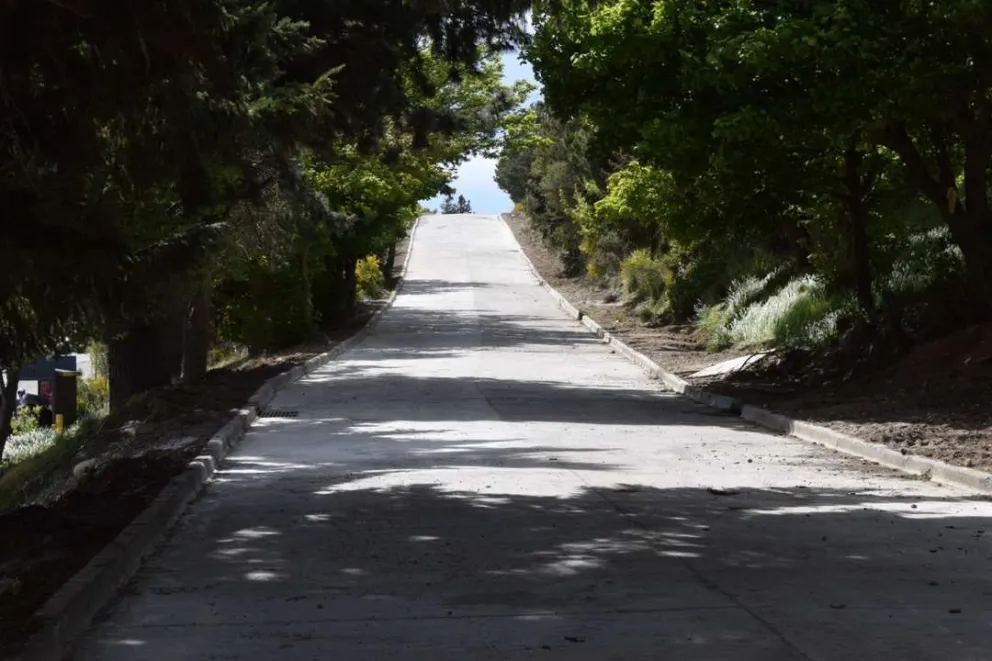 Abrieron al tránsito el ingreso pavimentado al barrio El Cóndor