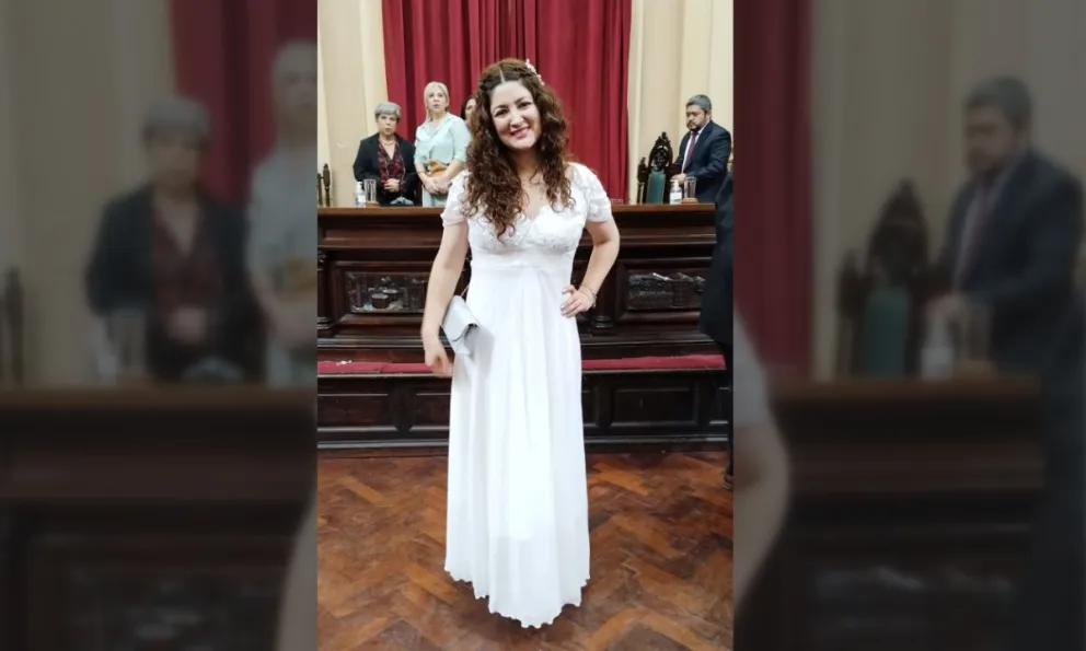 Una diputada salteña asumió a su banca con un vestido de novia