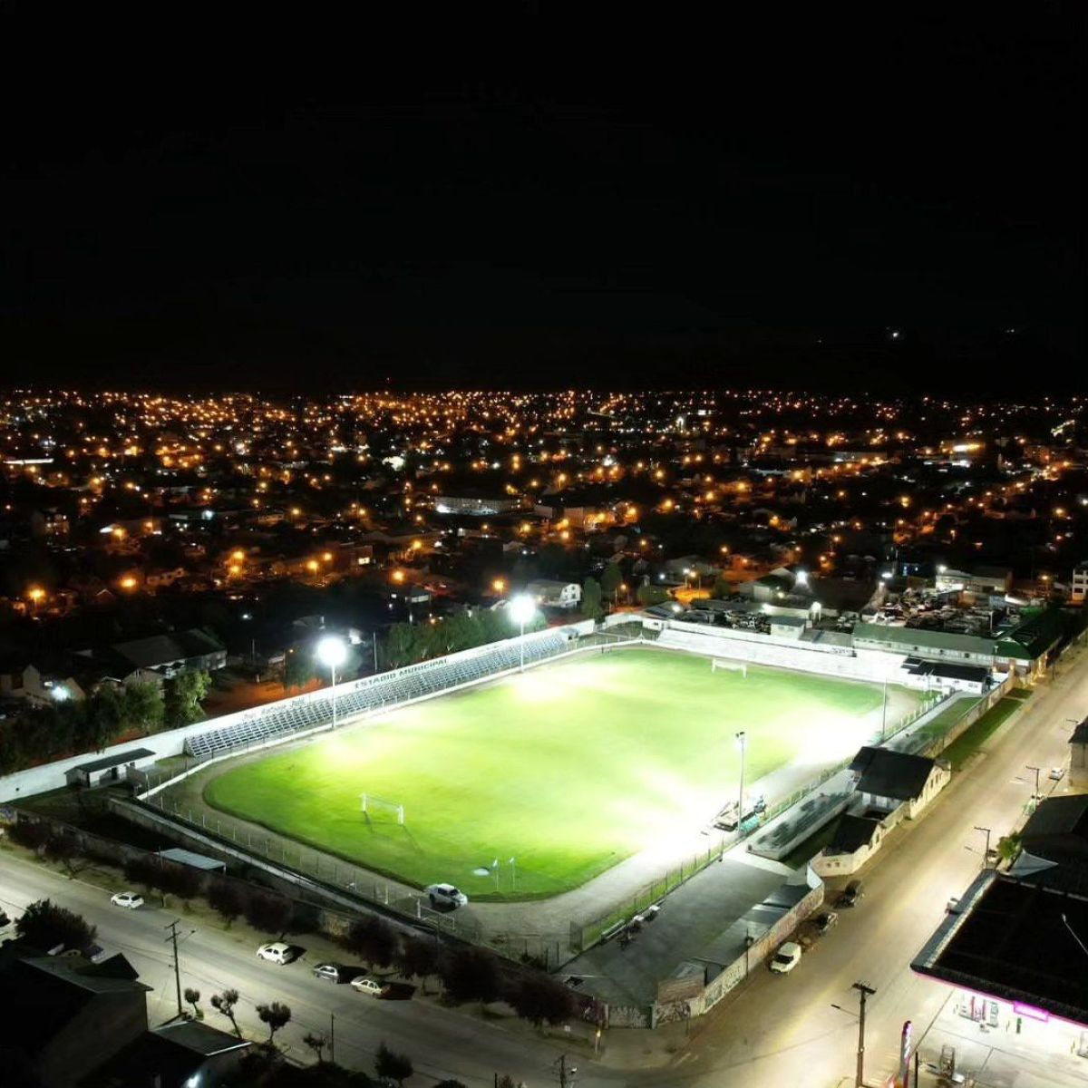 El Estadio Municipal abre sus puertas de noche para la final de la Copa Bariloche