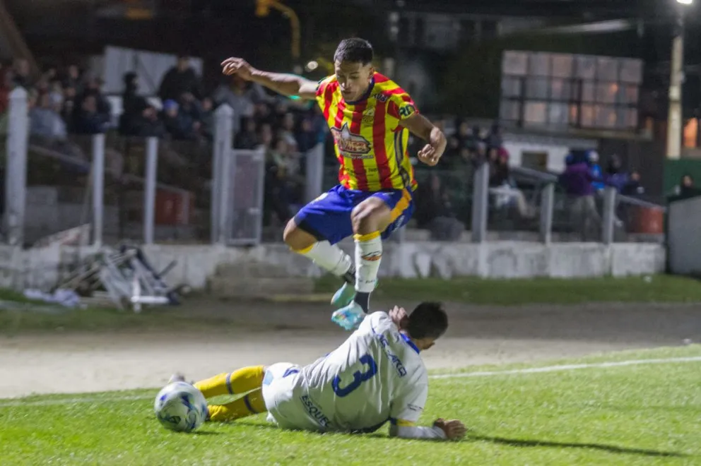 Los equipos barilochenses y un fin de semana para el olvido en el Regional de fútbol