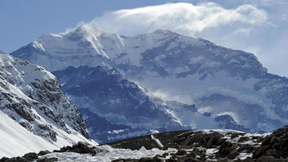 Buscan a tres andinistas argentinos extraviados en la cordillera de Los Andes