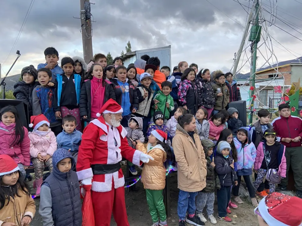 Invitan al encendido del Árbol de Navidad gigante en el Barrio Malvinas