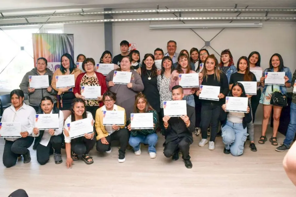 El Municipio finalizó diversos cursos de formación personal y entregó certificados