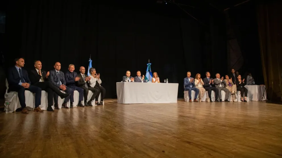 Weretilneck tomó juramento al Gabinete provincial