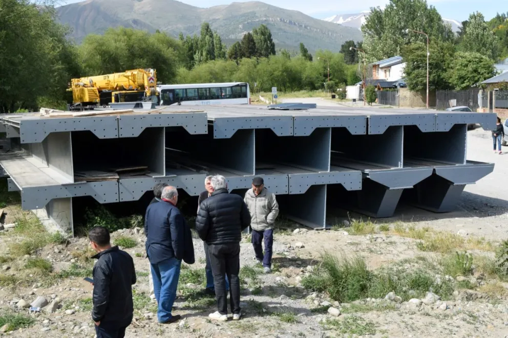 Continúan las obras del puente del arroyo Ñireco