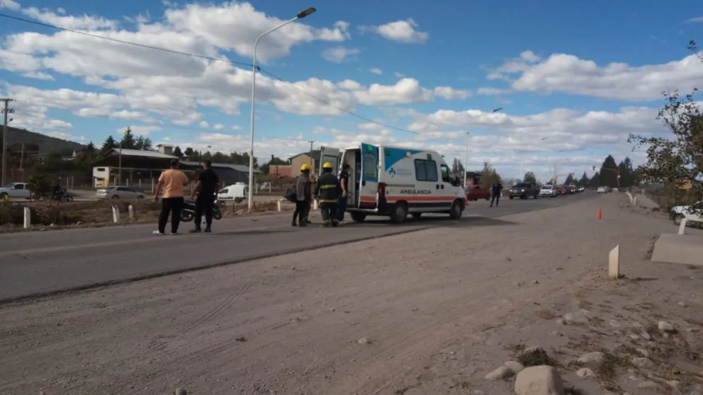 Notifoto: Una mujer herida tras un choque entre un auto y una moto