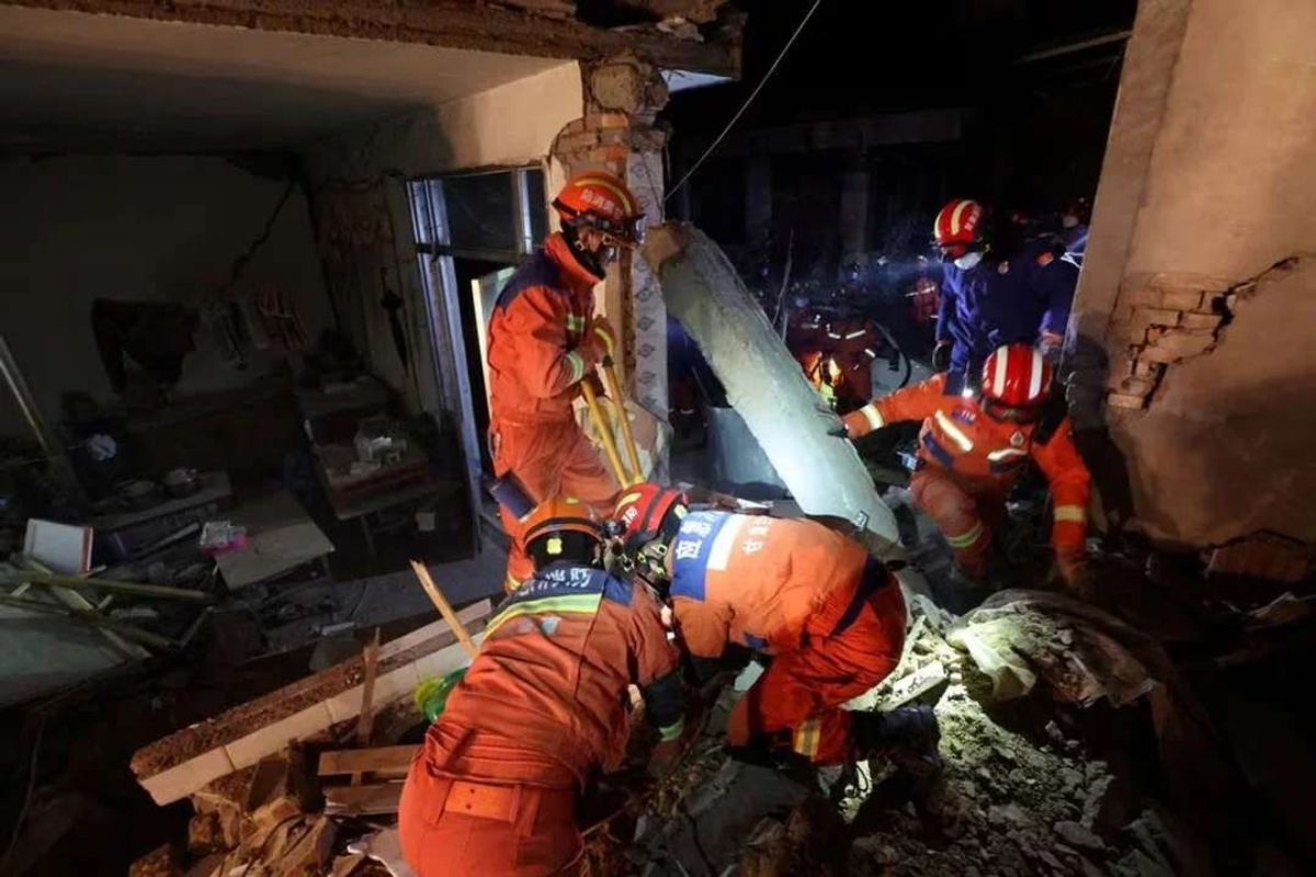 Trágico terremoto en China dejó más de 100 muertos