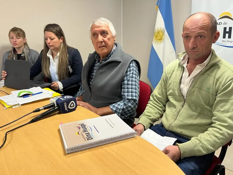 Cobarrubia anunció una reducción del 40% del personal de planta política de Dina Huapi