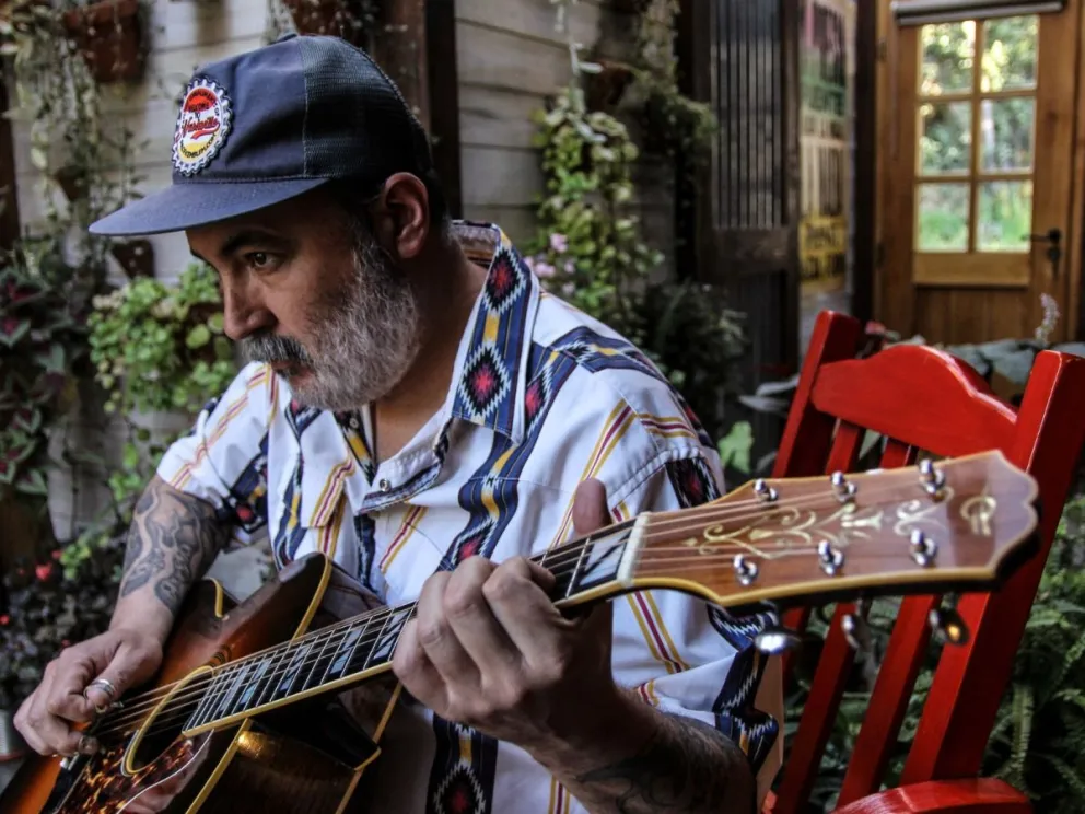 Mariano Rodríguez y Steve Voser presentan un concierto acústico a beneficio de la Biblioteca Sarmiento