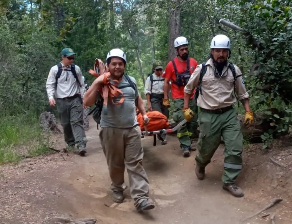 Evacuaron a una mujer de 51 años que se lesionó en el Sendero a Miradores