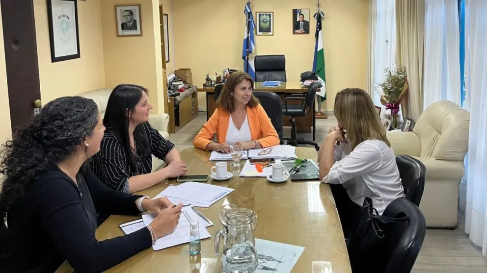Salud: La Ministra Senesi se reunió con los gremios de ASSPUR y UPCN