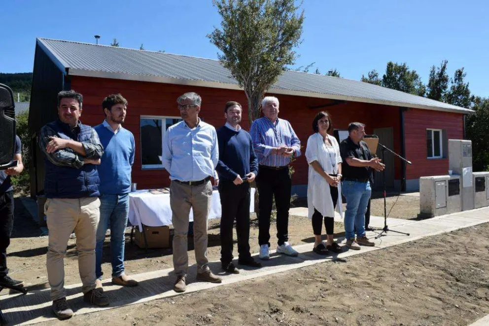 Cortés participó de la entrega de viviendas del IPPV en Frutillar Norte