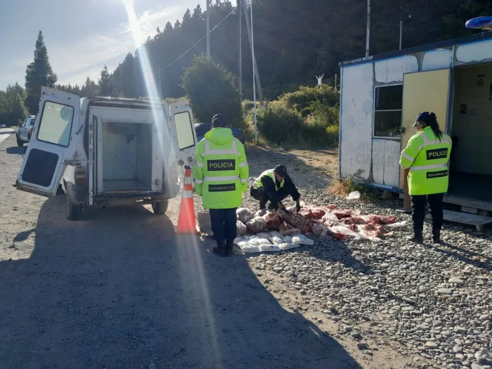 Evadió un control policial porque trasladaba carne sin habilitación y en pésimas condiciones de salubridad