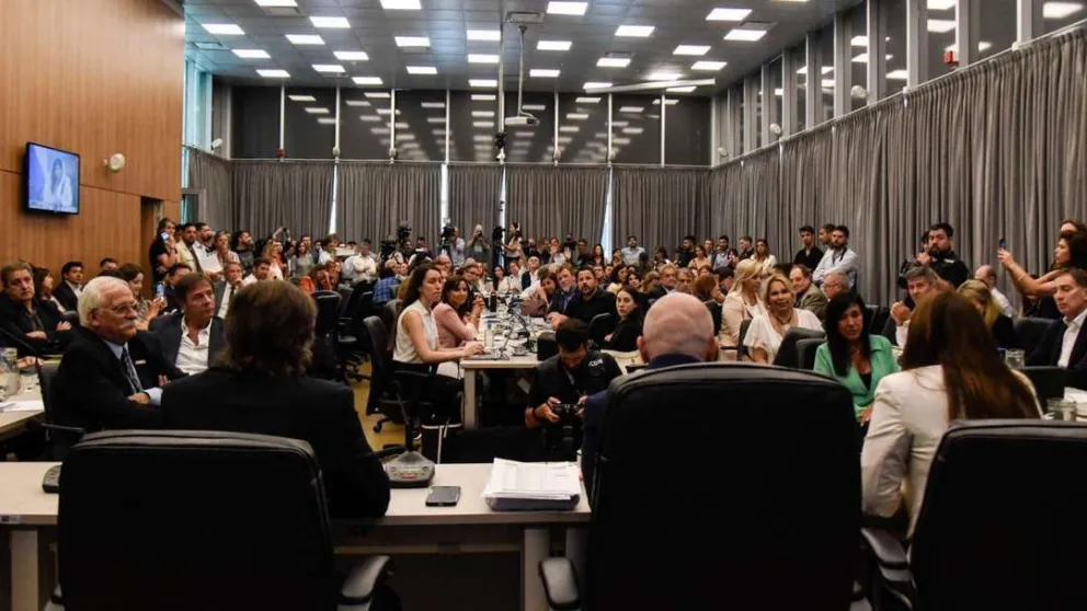 La ley ómnibus a foja cero: se cayó el dictamen y la votación ya no sirve