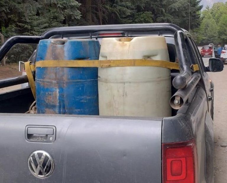 Los Coihues: Transportaba 400 litros de combustible de manera clandestina