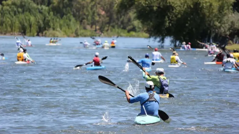 Weretilneck acompañó el inicio de la Regata y llamó a cuidar el río Negro