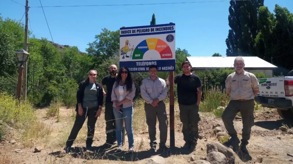 Instalaron nueva cartelería de prevención de incendios en Villa Llanquín