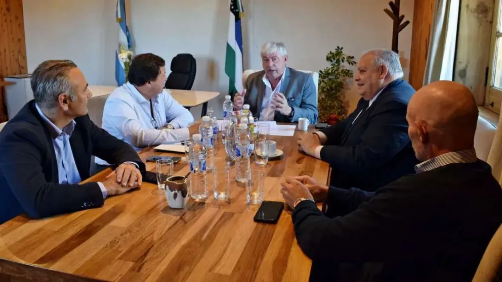 Provincia girará fondos para asegurar el transporte de pasajeros en Bariloche