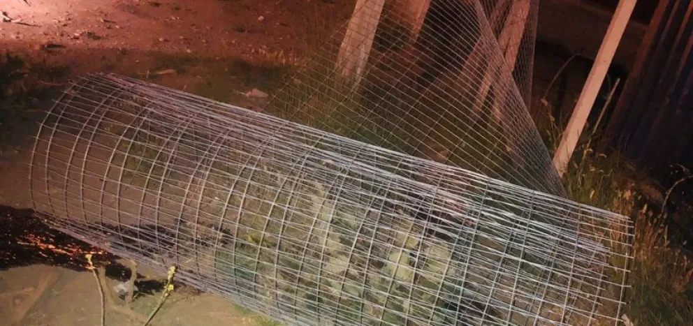 Dos jóvenes fueron detenidos cuando sustraían materiales de una construcción