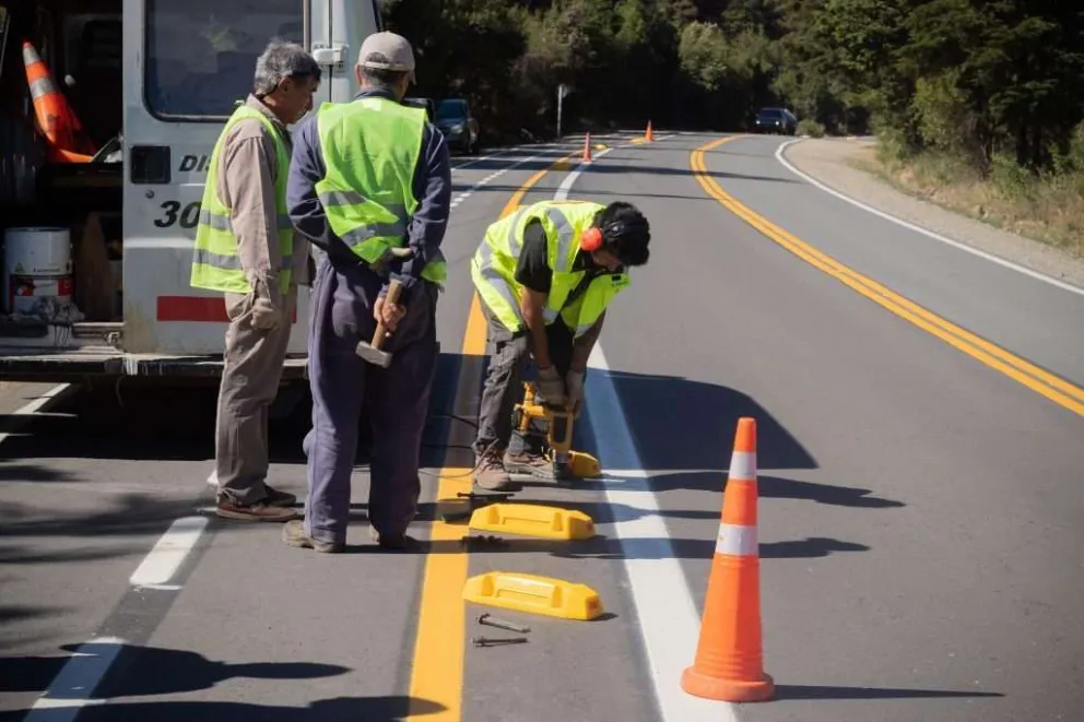 Colocan derivadores para señalizar la ciclovía de la Ruta Provincial 79