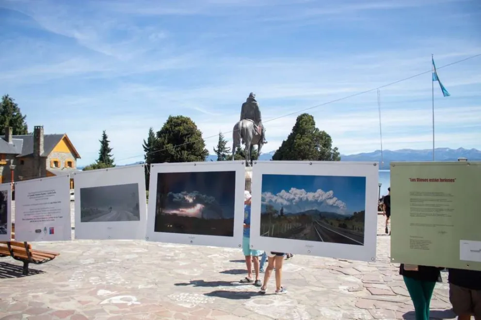 Muestra fotográfica binacional en la Plaza del Centro Cívico