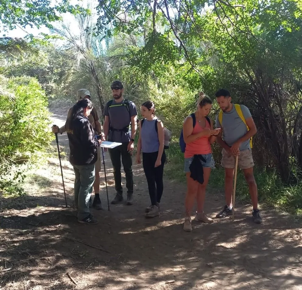 Realizaron un muestreo de sendas al Refugio Frey
