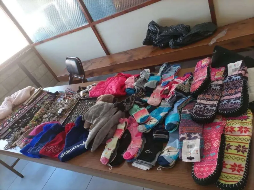Desalojaron a manteros que ofrecían productos en las primeras cuadras de Mitre