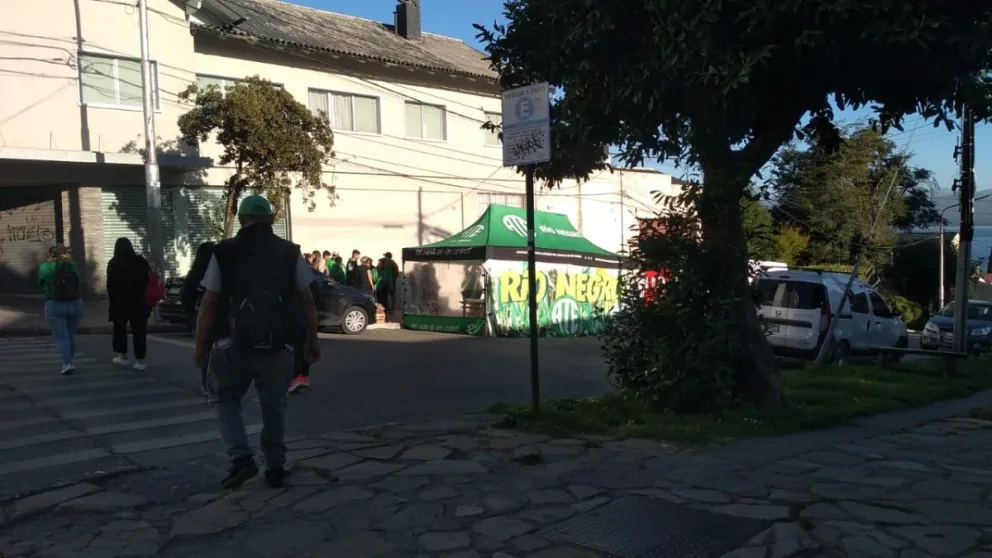 Comenzó la concentración en Bariloche previa a la marcha hacia Lago Escondido