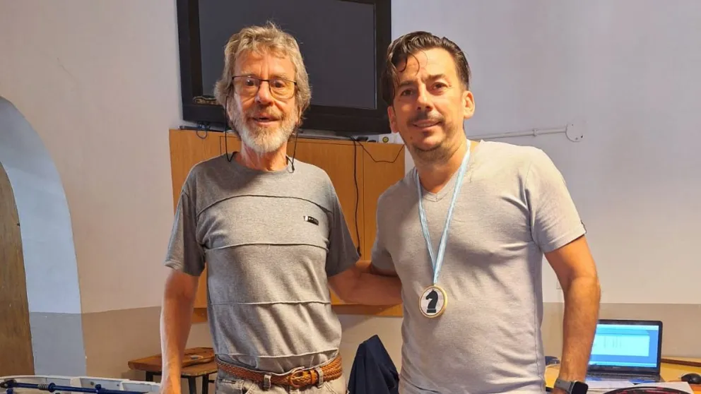 Omar Alvarado Contín estira su racha ganadora en el ajedrez de Bariloche 