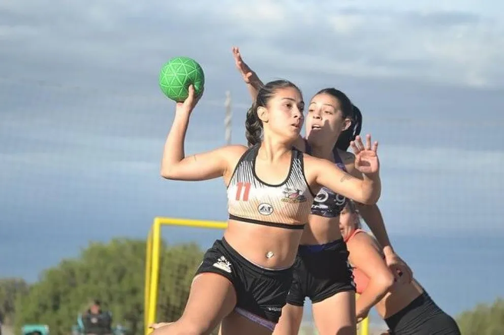 La arena de El Cóndor volvió a vibrar con el beach handball