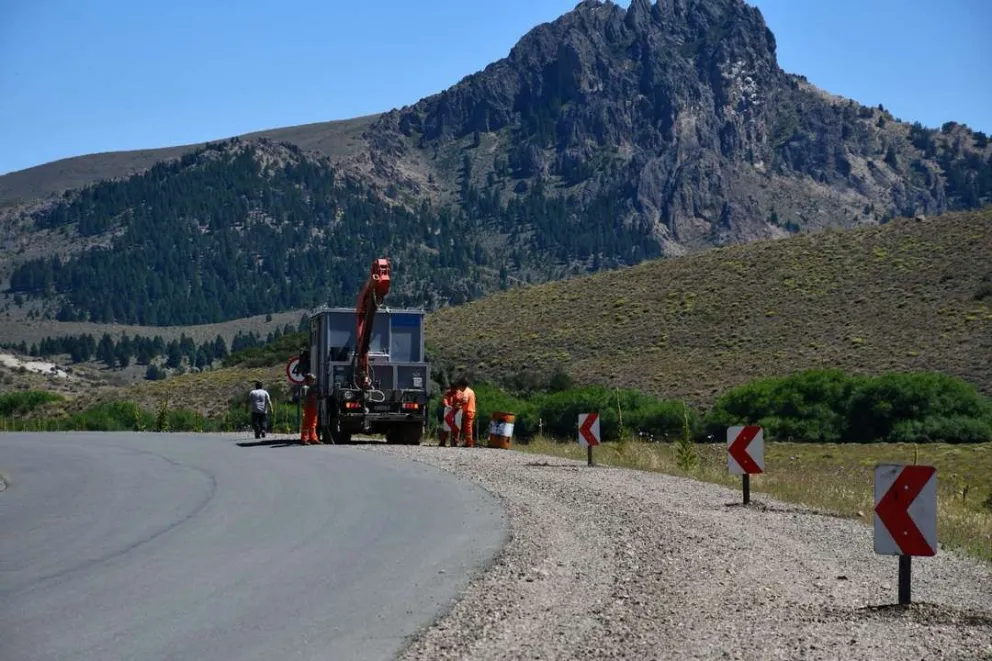Vialidad Nacional continúa con las tareas de conservación en la Ruta Nacional N°23
