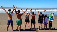 Chicos de Sierra Grande disfrutaron de las playas de Las Grutas