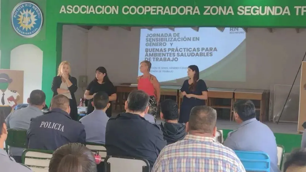 Trabajo: capacitan a jefes policiales en ambientes saludables sin violencia