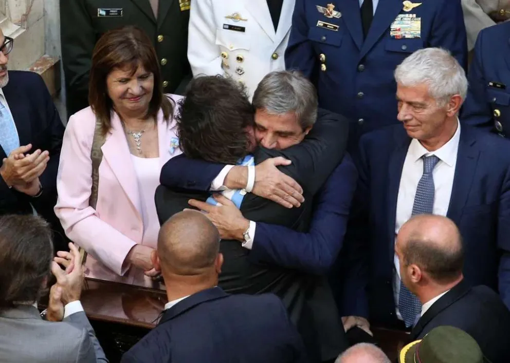 Milei designó a Caputo como guardián de todos los fondos fiduciarios