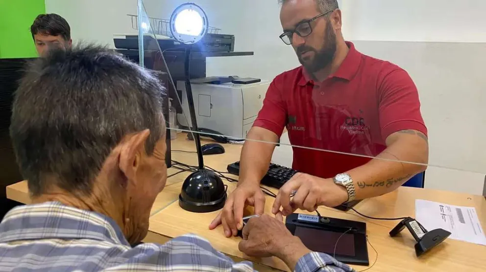 La Provincia le entregó el nuevo DNI a la persona víctima de trata laboral