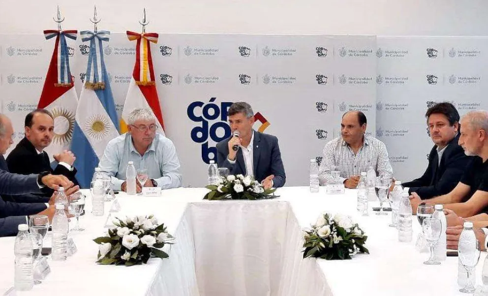 Cortés y Ondarcuhu participaron de la Noche de Intendentes en Córdoba